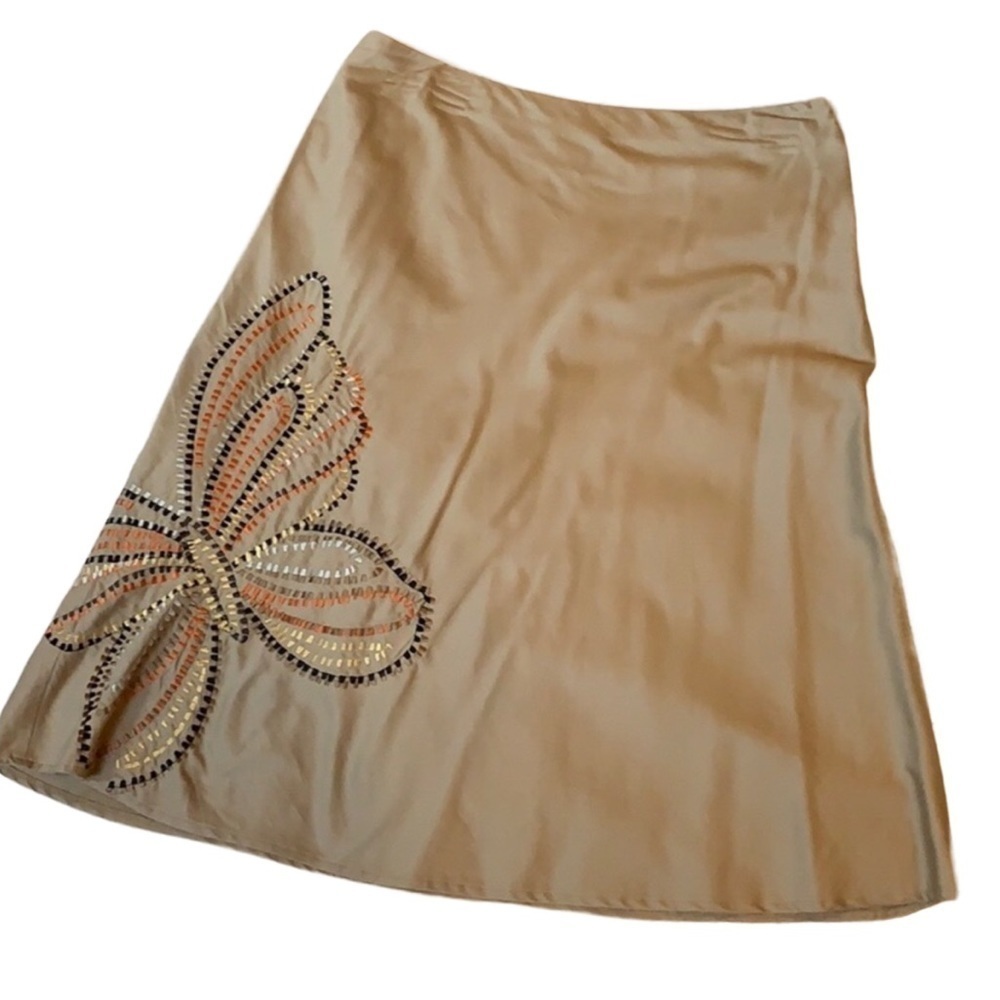 Willi Smith light brown skirt with embroidered butterfly Size 8
